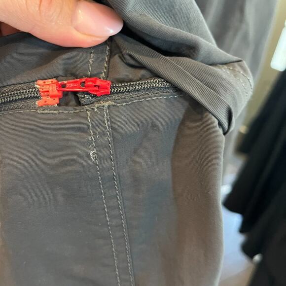 The North Face Men's Black Nylon Hiking Convertible Pants Zip Off Shorts XL - Picture 6 of 16